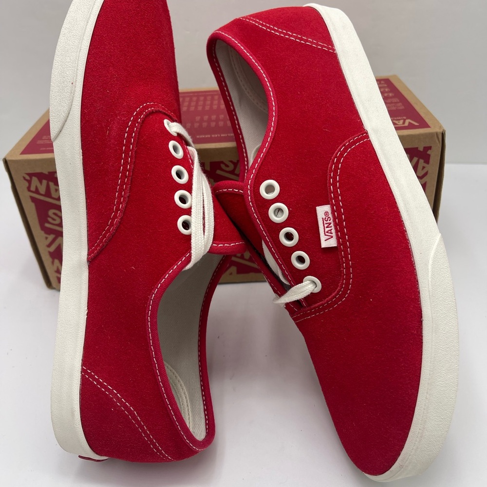 Vans WMNS Authentic Lowpro
Racing Red
VN000D04IZQ Red Low-Top Sneakers - Picture 13 of 16